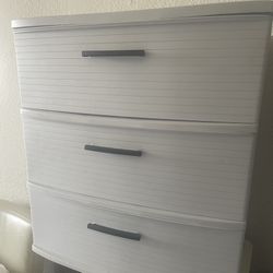 Plastic Dresser/ Gavetero Plastico