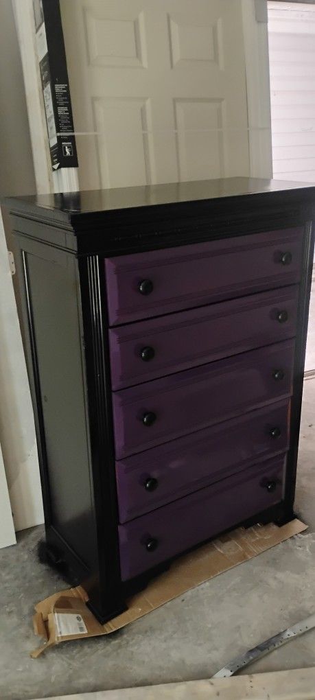 Nice Dresser Exelente Condition