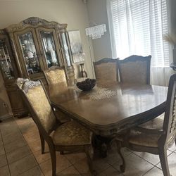 Dining Room Set With Lit Hutch / China Cabinet