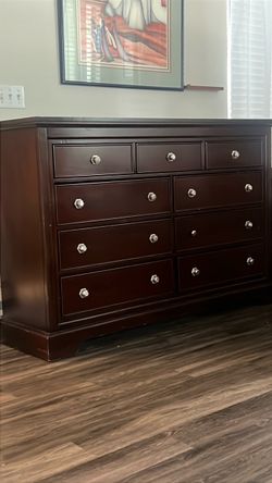 9 drawer dresser free - pickup only by end of today only