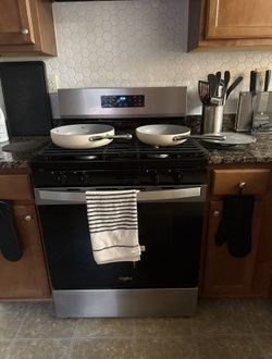 🔥 Whirlpool Stainless Steel Gas Range / Oven – Like New