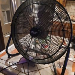 New 3 Speed Industrial Fan With Misters Don't Miss Out 