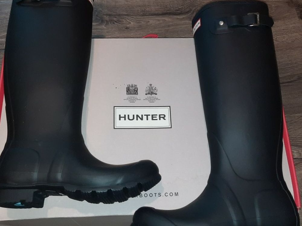 NEW WOMENS SIZE 8 HUNTER TALL BLACK RUBBER RAIN BOOTS