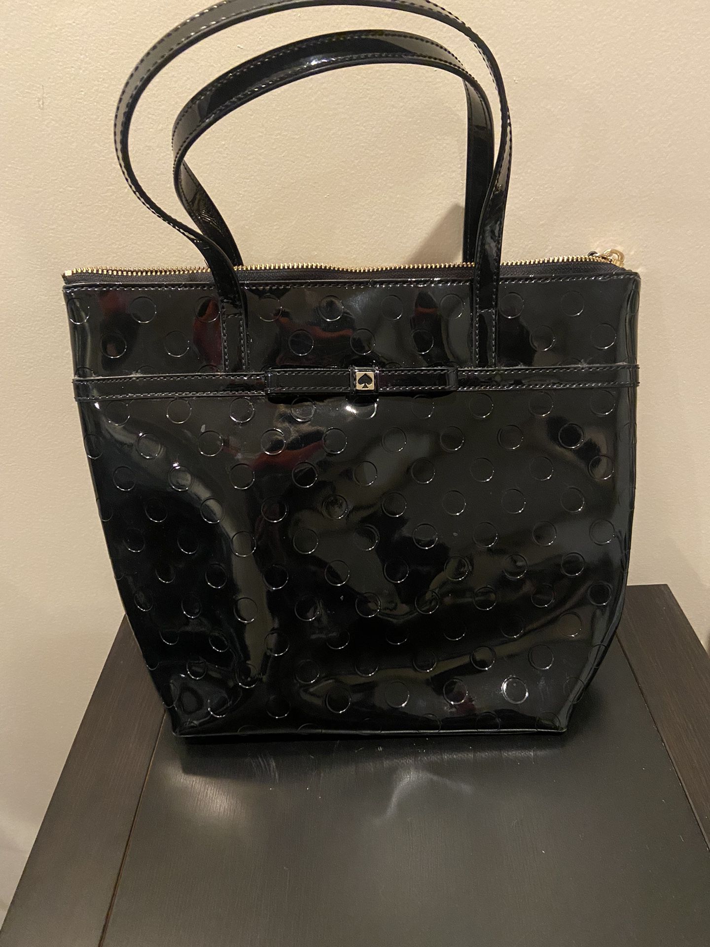 Kate Spade Jeralyn Camellia Street Black Small Tote Bag for Sale in  Montgmry, IL - OfferUp