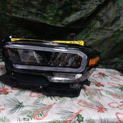 2020-23 Toyota Tacoma Left Headlight LED 