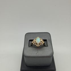 14KT YELLOW GOLD LADIES OPAL RING