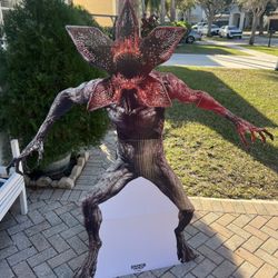 66” Netflix Stanger Things Demogorgon Standee Cardboard Cut Out Party Decor and Themed Ballons! New! Retails $44.95 Plus Shipping. Balloons retail $8