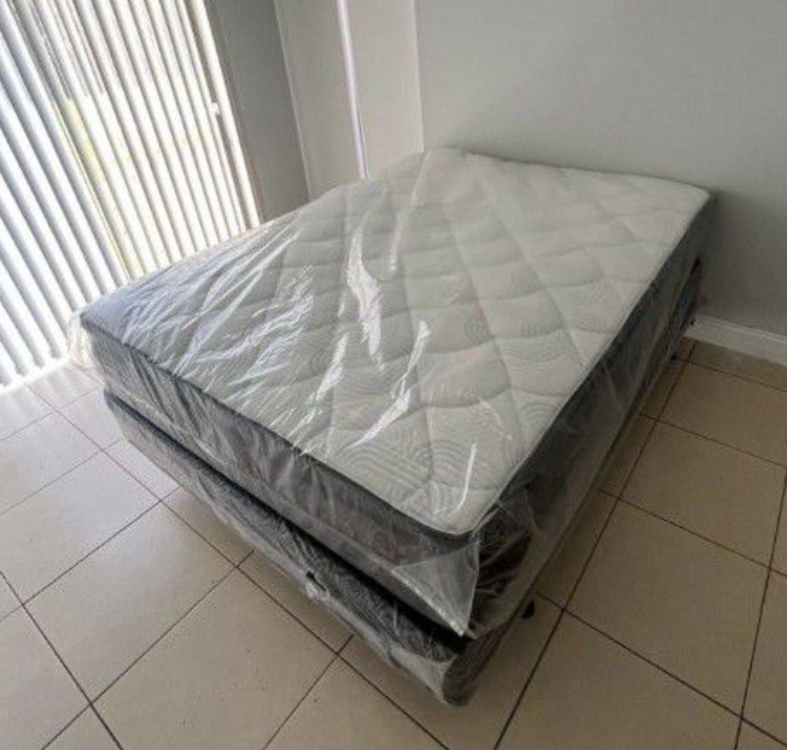 NEW QUEEN PILLOW TOP SET MATTRESS AND BOX SPRING 2pcs