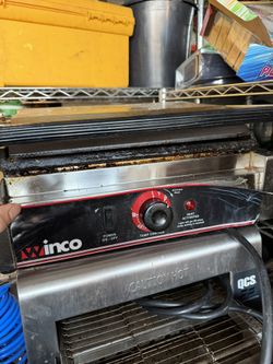 Winco ESG-1 Single Commercial Panini Press w/ Cast Iron Smooth Plates, 120v