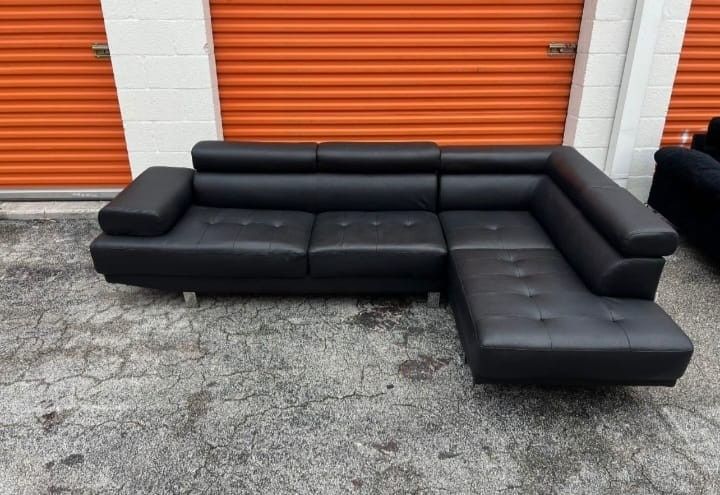SECTIONAL COUCH π