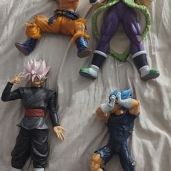 4 Dragon Ball Z  Figures ..