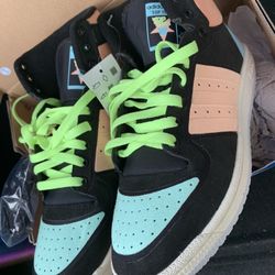 Adidas ( size 7 1/2 ) 