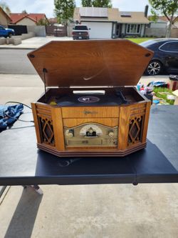 Emerson AM/FM , CD, RECORD and CASSETTE PLAYER