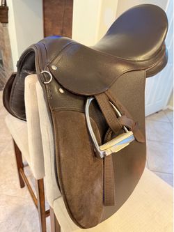 English Saddle 17”