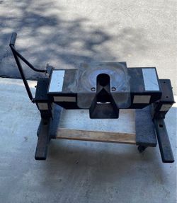 5th wheel hitch 200$obo