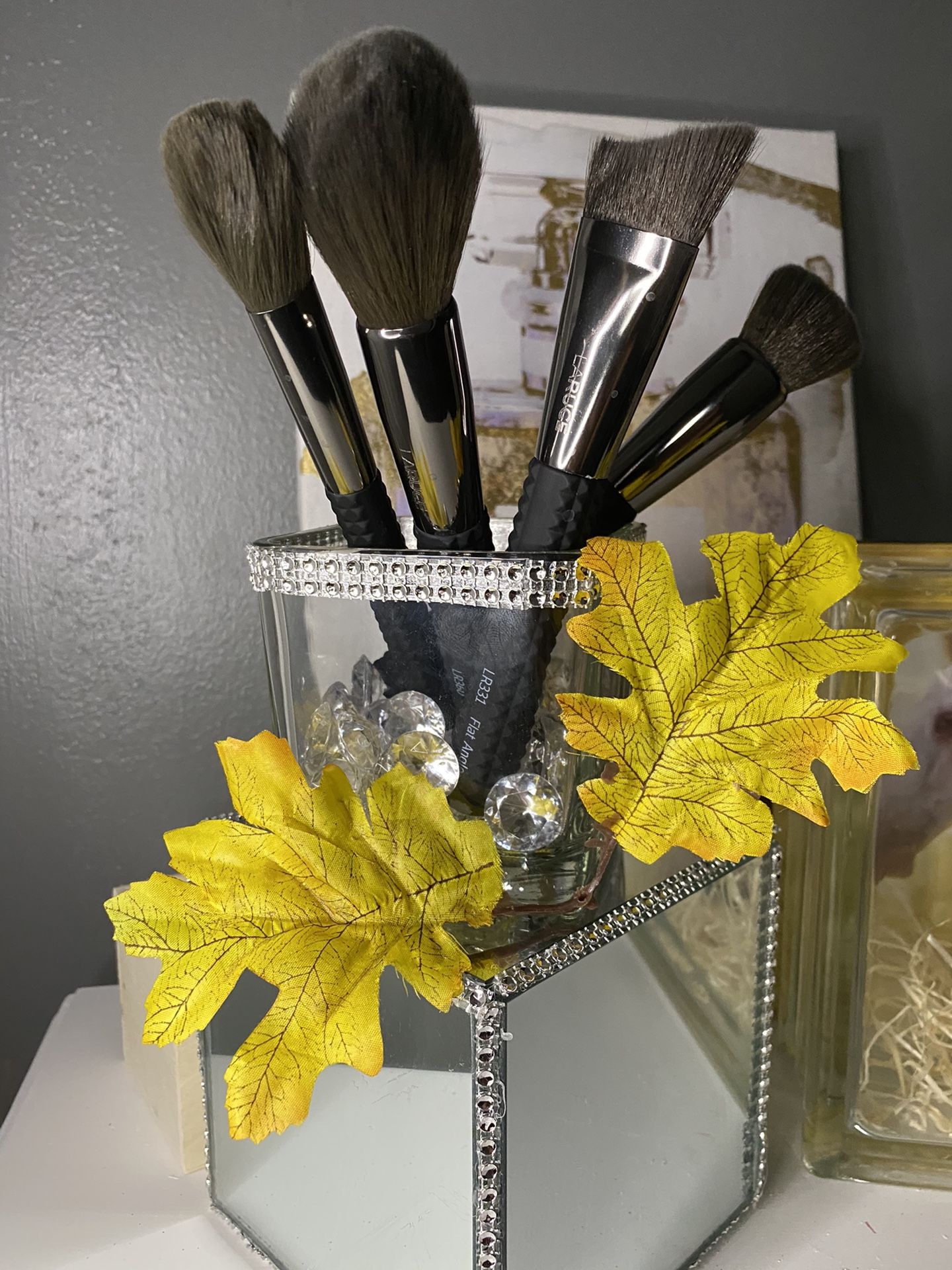 Brushes holder