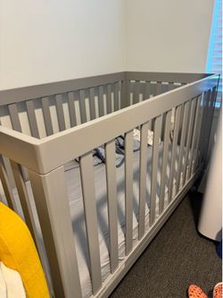 Delta Children Jordan 4-in-1 Convertible Crib - Gray