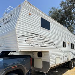 2005 Toy Hauler Fifth Wheel Rampage