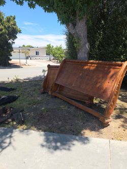 King Sleigh Bed: Free!!