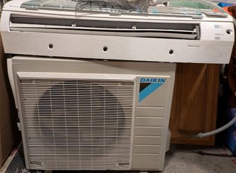 Daikin 2.5-Ton Wall Mounted Heat Pump System