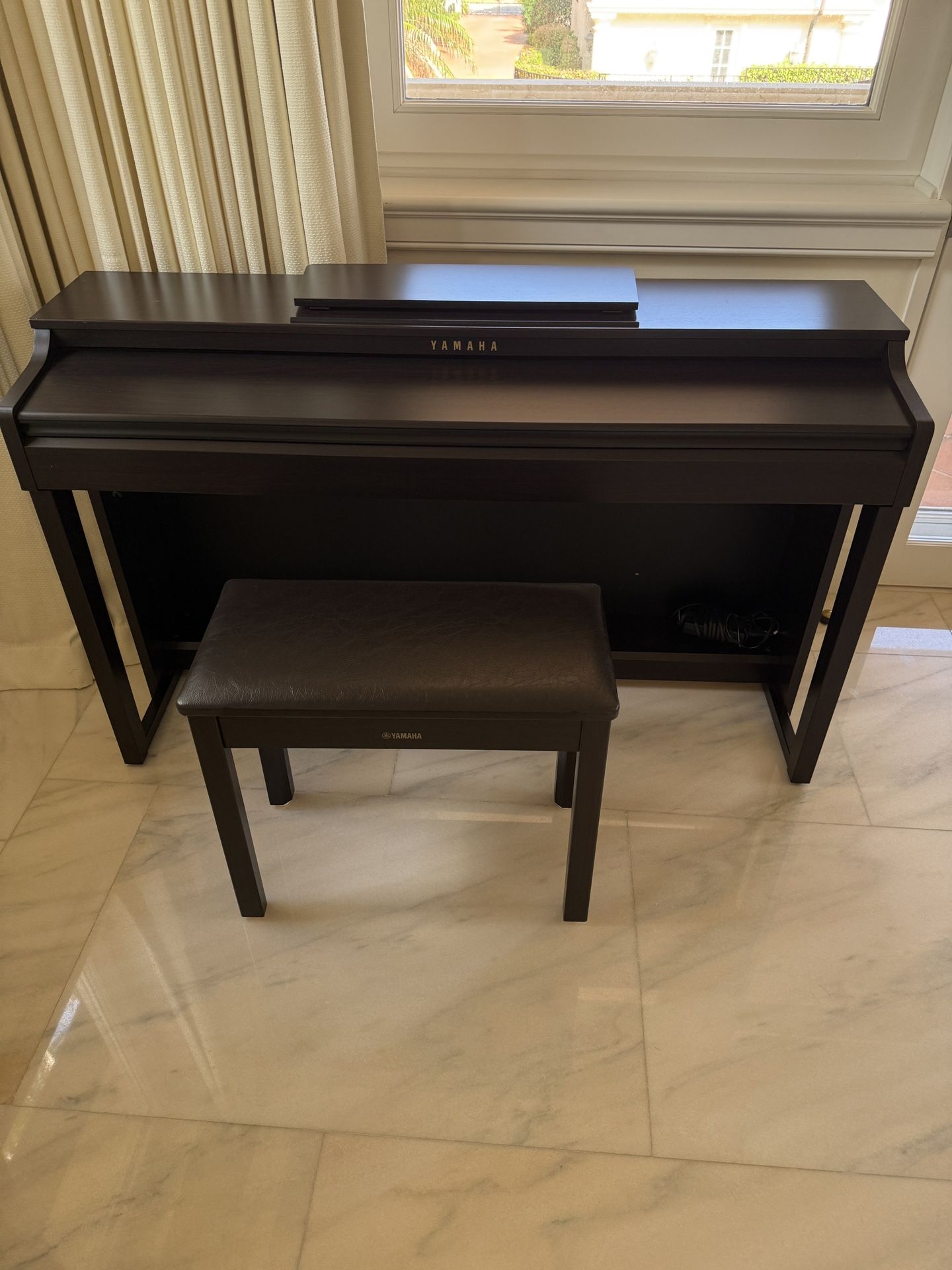 Yamaha Clavinova CLP-525 Digital Piano With Matching Bench