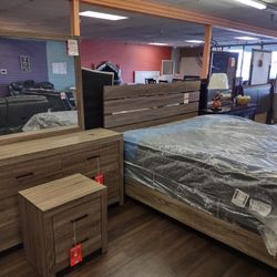 4pc Queen Bedroom Set Queen Bedframe Dresser Mirror Nightstand 