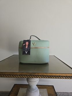 Vanessa Williams Train Case/Cosmetic Bag Set
