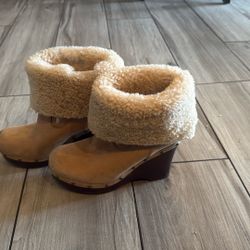 Ugg Carnegie Size 8