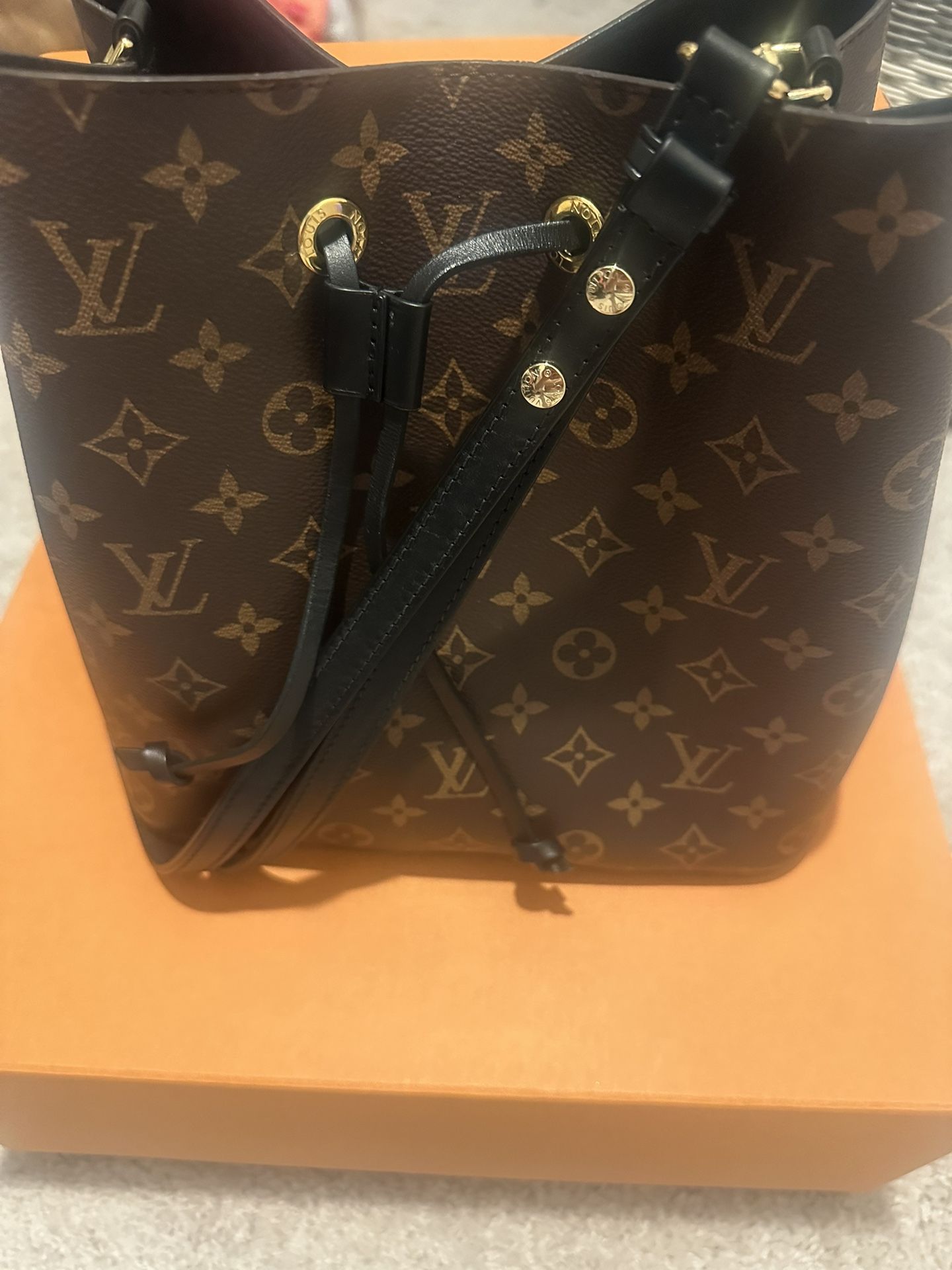 Louis Vuitton Bucket bag