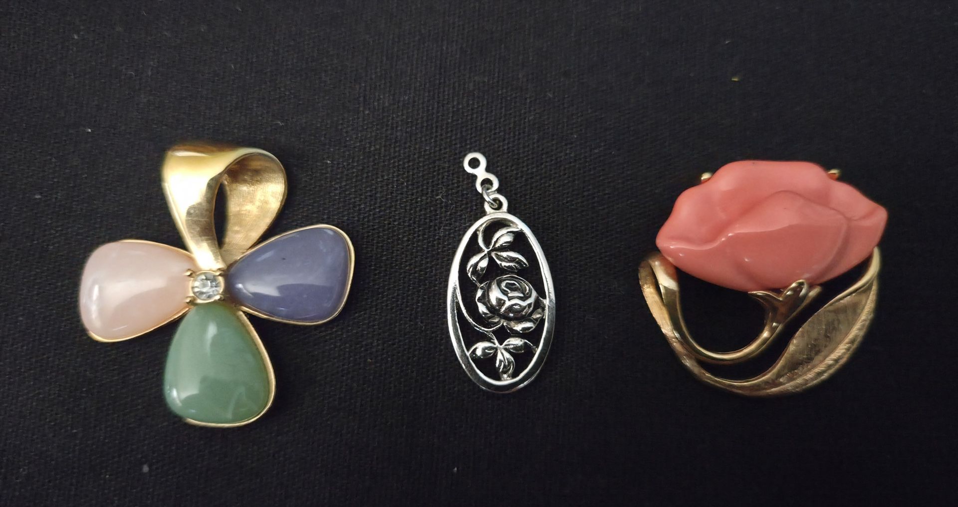 3 Vtg Avon Jewelry 2 Pendants & 1 Brooch Beautiful Goldtone&Silvertone