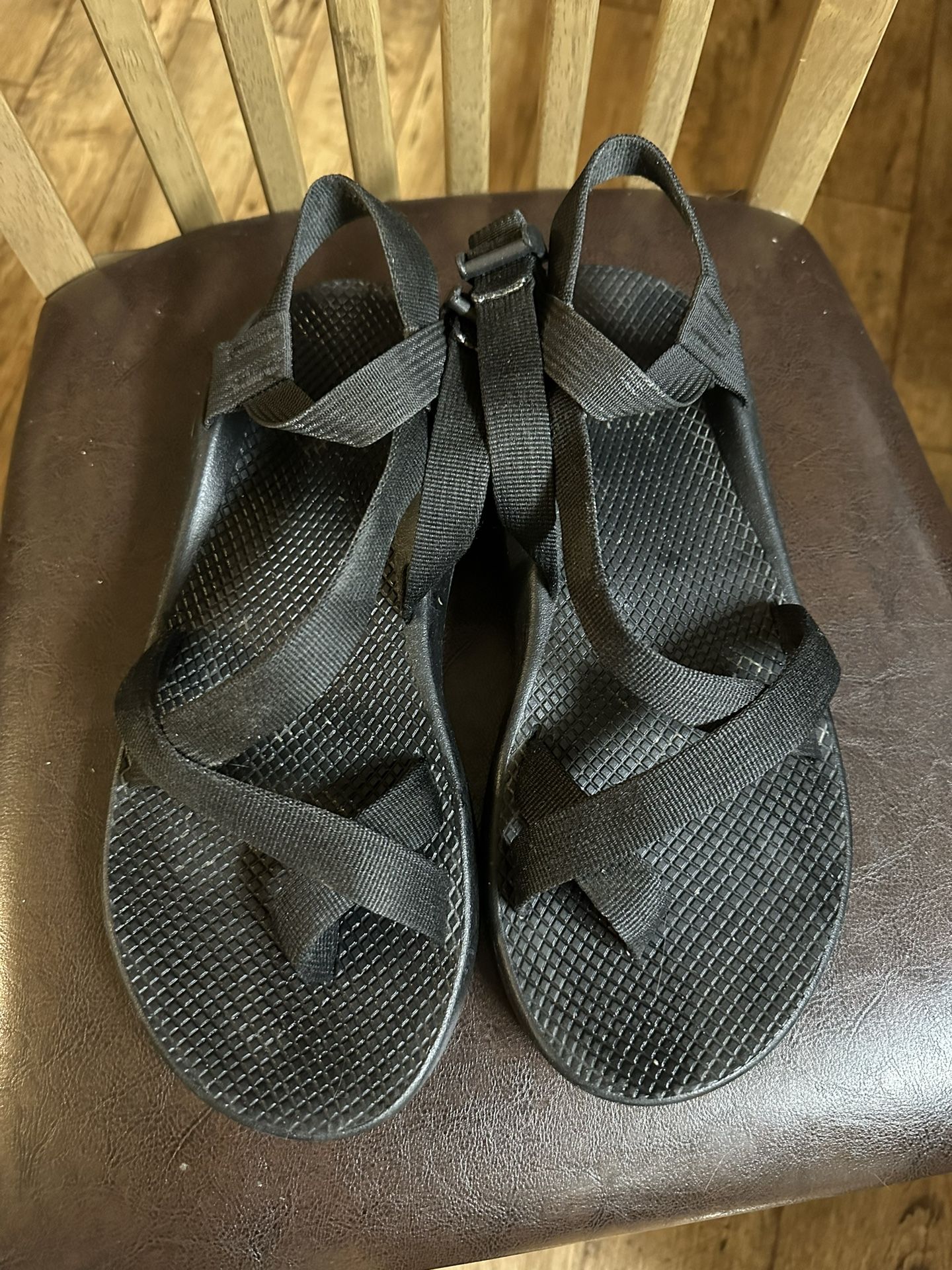 Mens chacos Size 11 Worn 5 Times. 