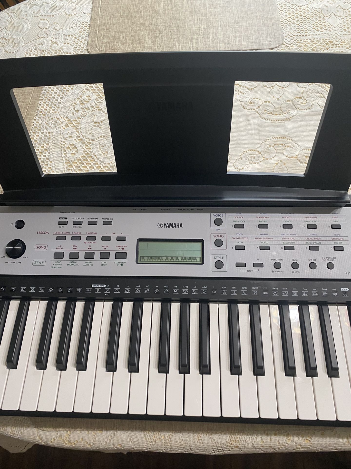 NEW!! YAMAHA YPT 270 61-Key Portable Keyboard