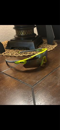 Oakley Radar EV Style Sunglasses – Neon Yellow/Gray – Sport Cycling Running Shades