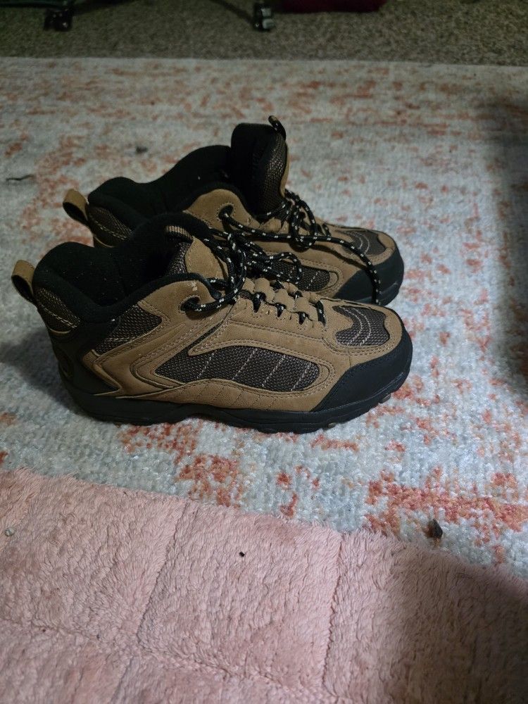 Boots Unisex Size 8
