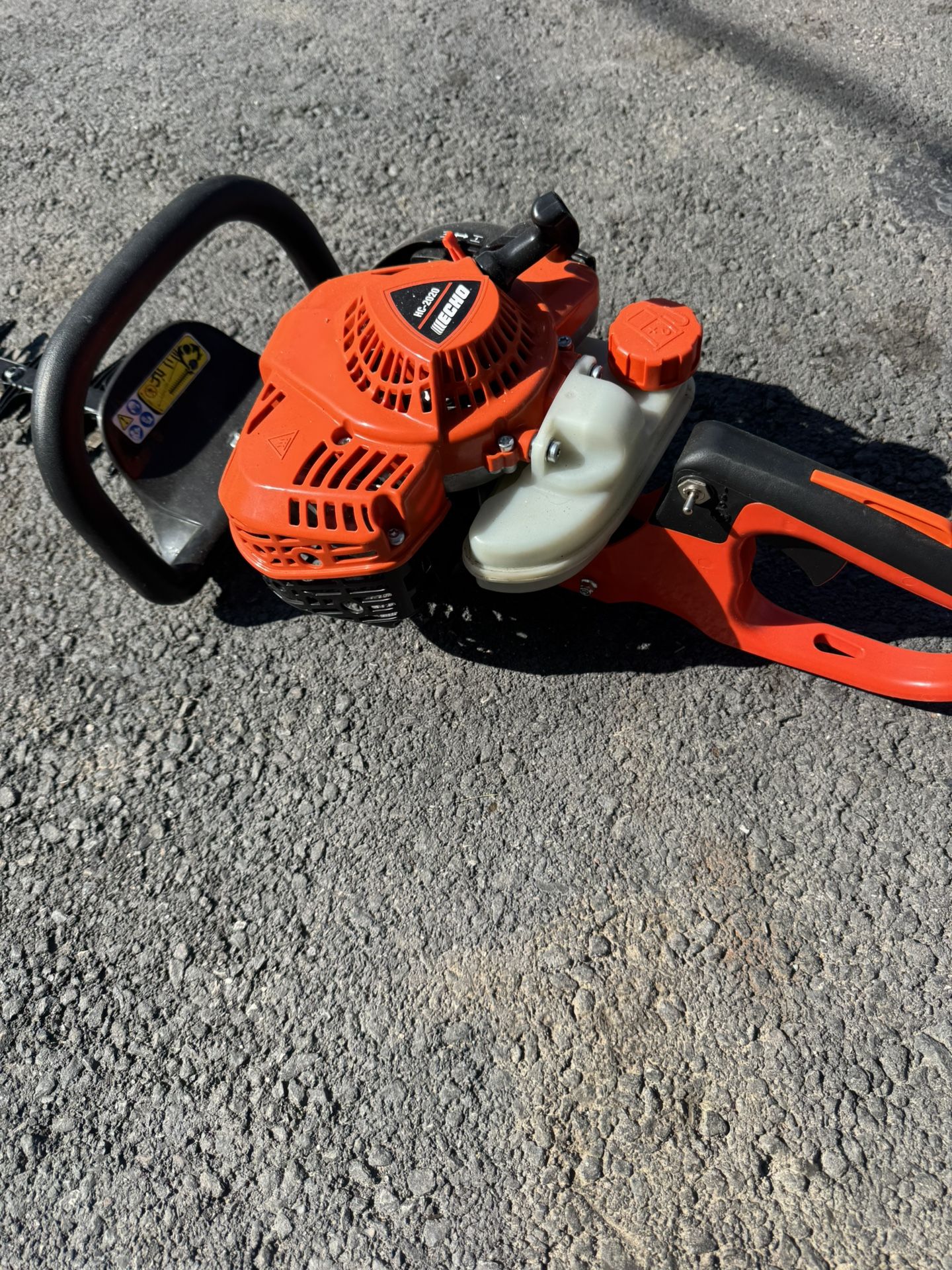 Like New Echo HC-2020 Hedge Trimmer 20” Works Like It Should. Must Pickup. Price Firm
