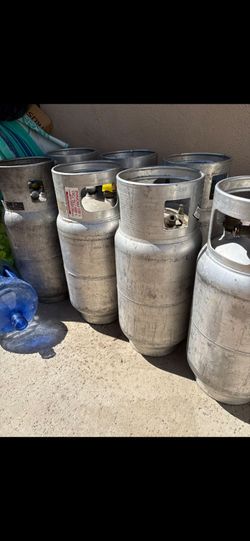 Forklift Propane tanks