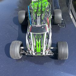 Traxxas Rustler  