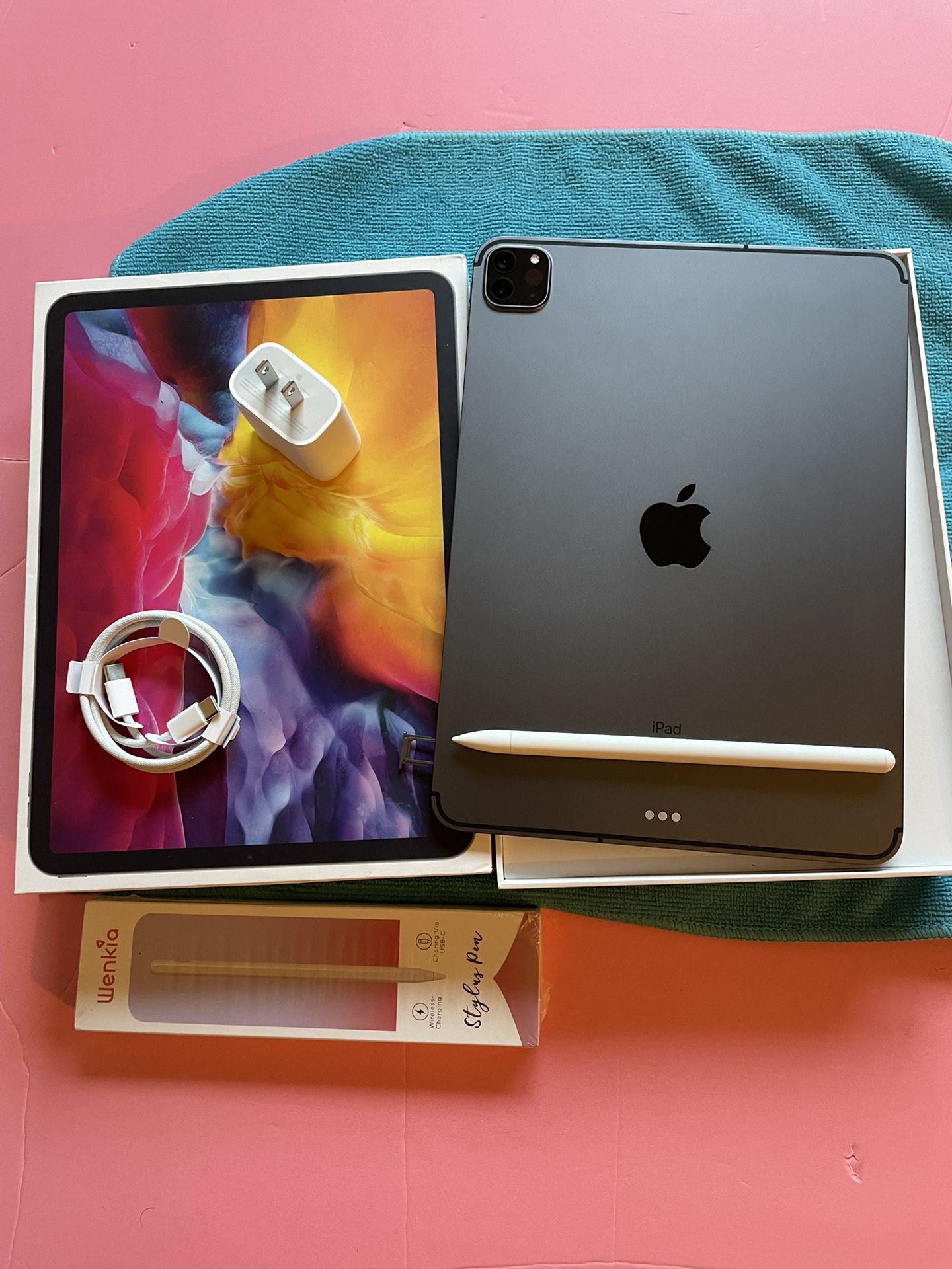 Apple iPad Pro 11” 2nd generation 128GB WiFi + Cellular / unlocked with keyboard and pencil