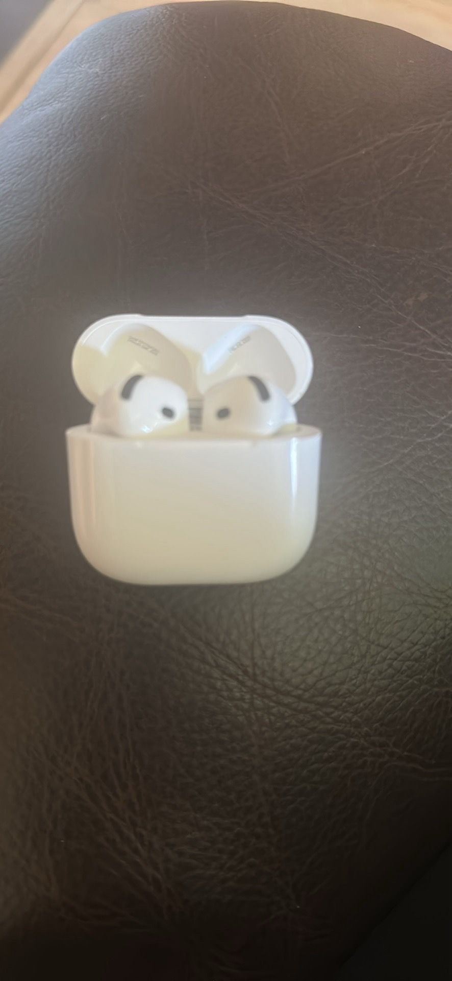 AirPods 4