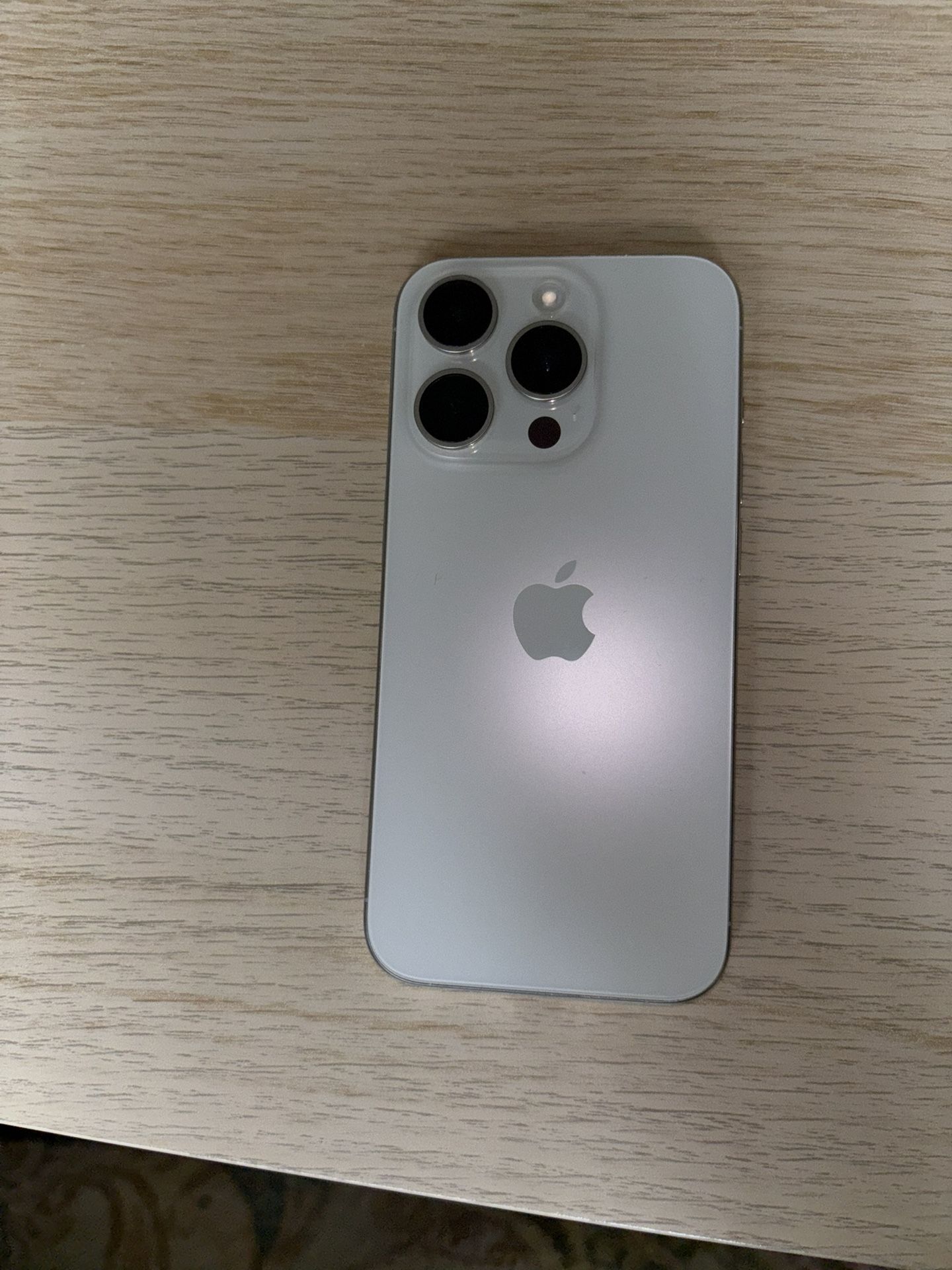 iPhone 15 Pro 128GB Unlocked White
