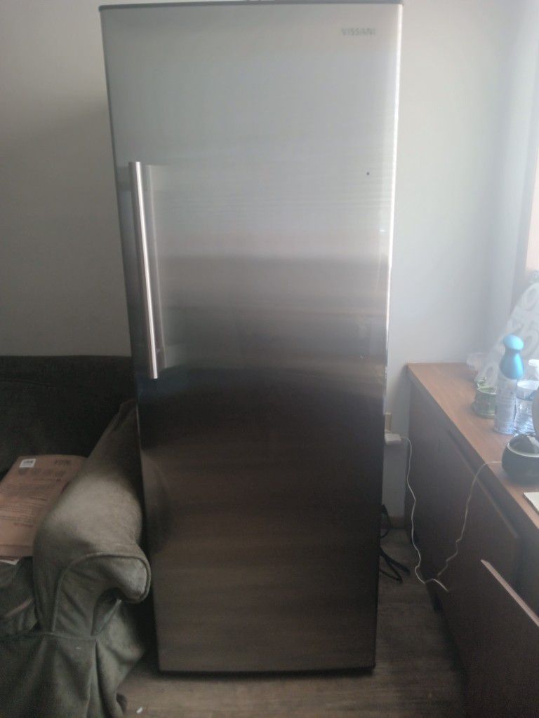 Vissani 11 cu. ft. convertible single-door freezer/refrigerator