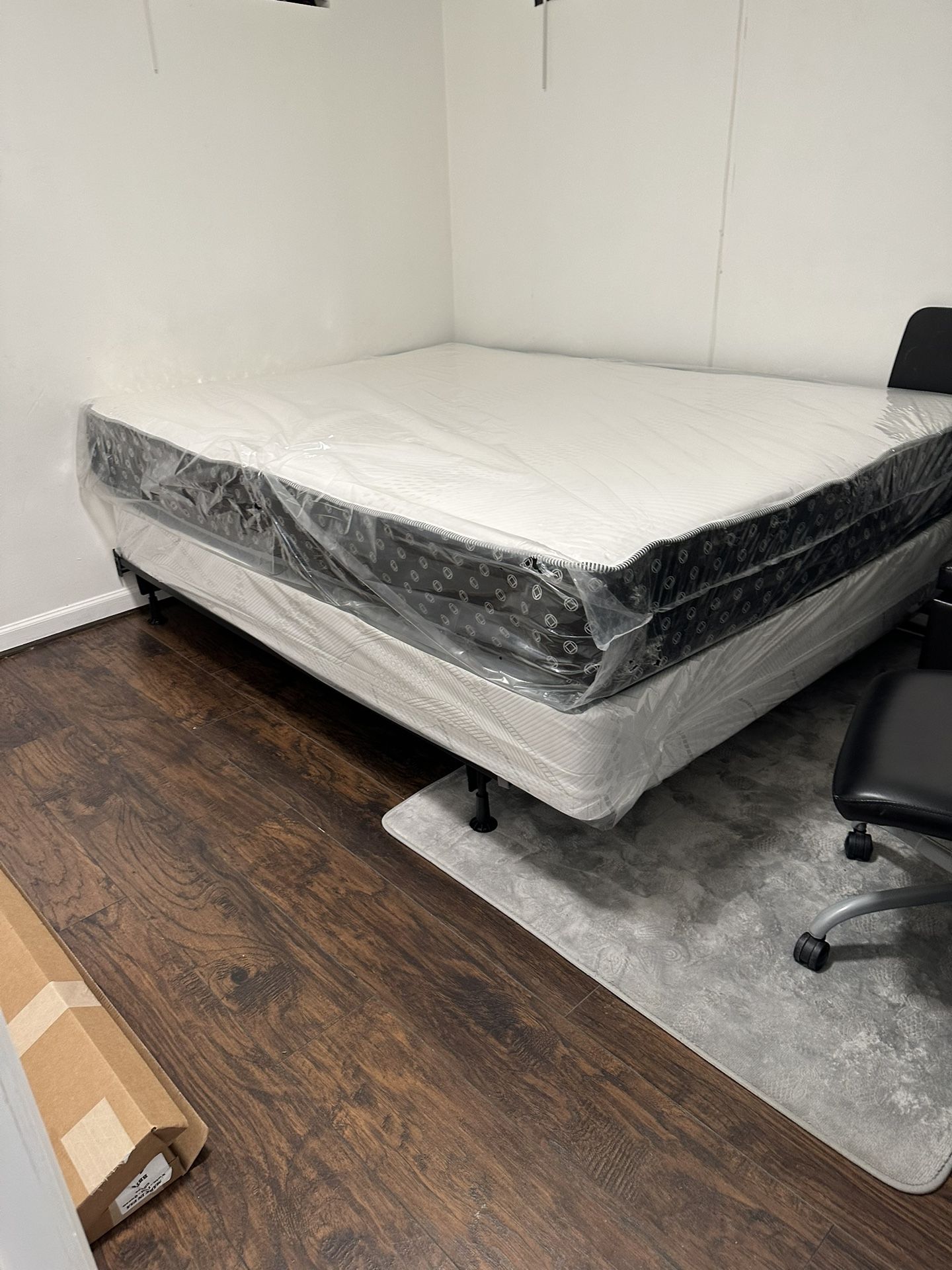 Queen Mattress Come With Rails Frame And Box Spring - Free Delivery Today