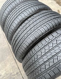 235 65 18 Michelin I sell this Seth of tires with 80% of Life the 4