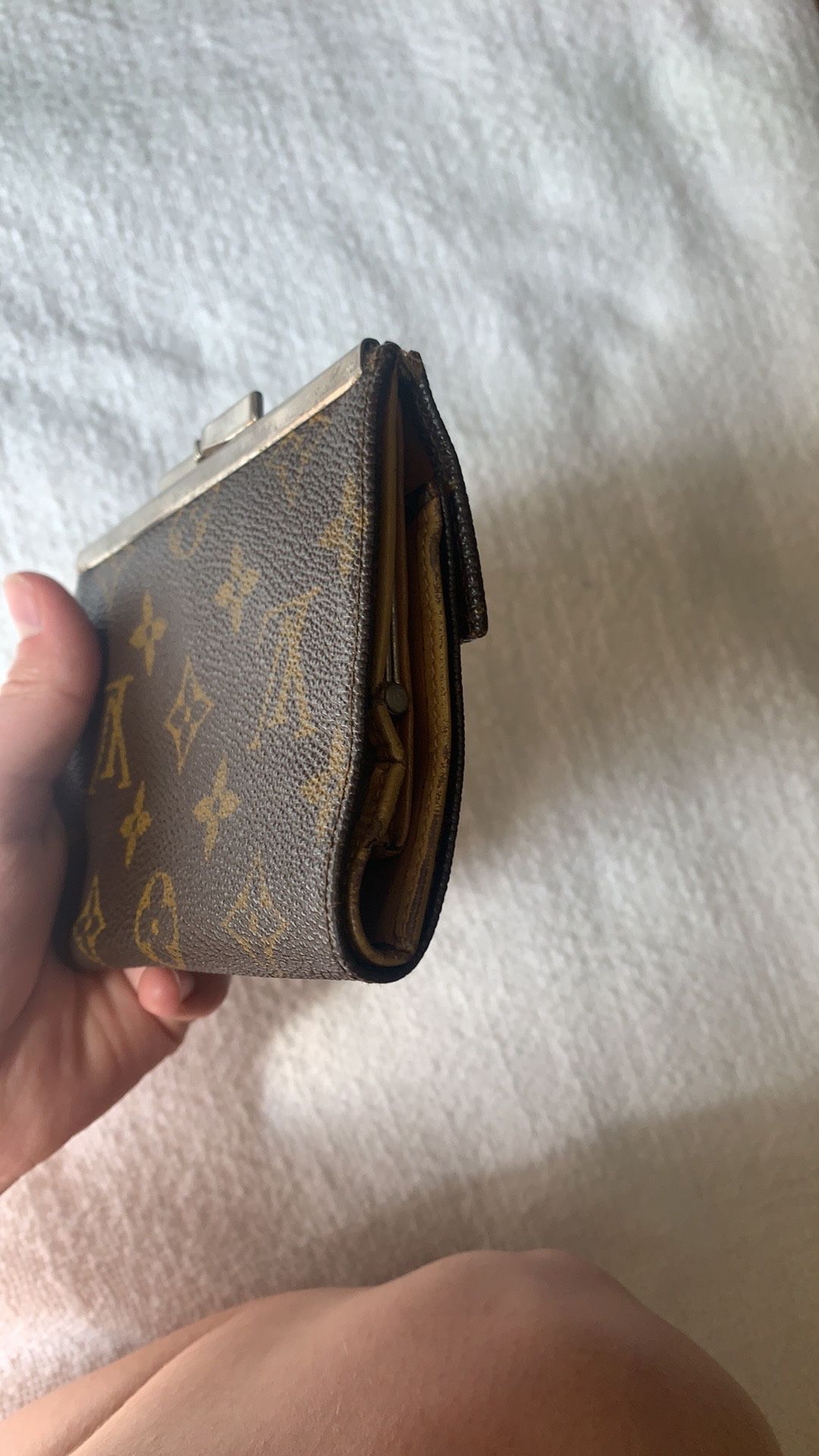 Authentic Vintage Louis Vuitton Coin Purse for Sale in Tulare, CA - OfferUp