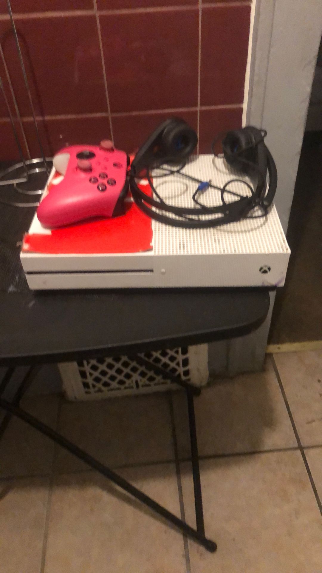 XBOX ONE , HEADSET , CONTROLLER