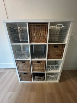 Storage unit with cubbies