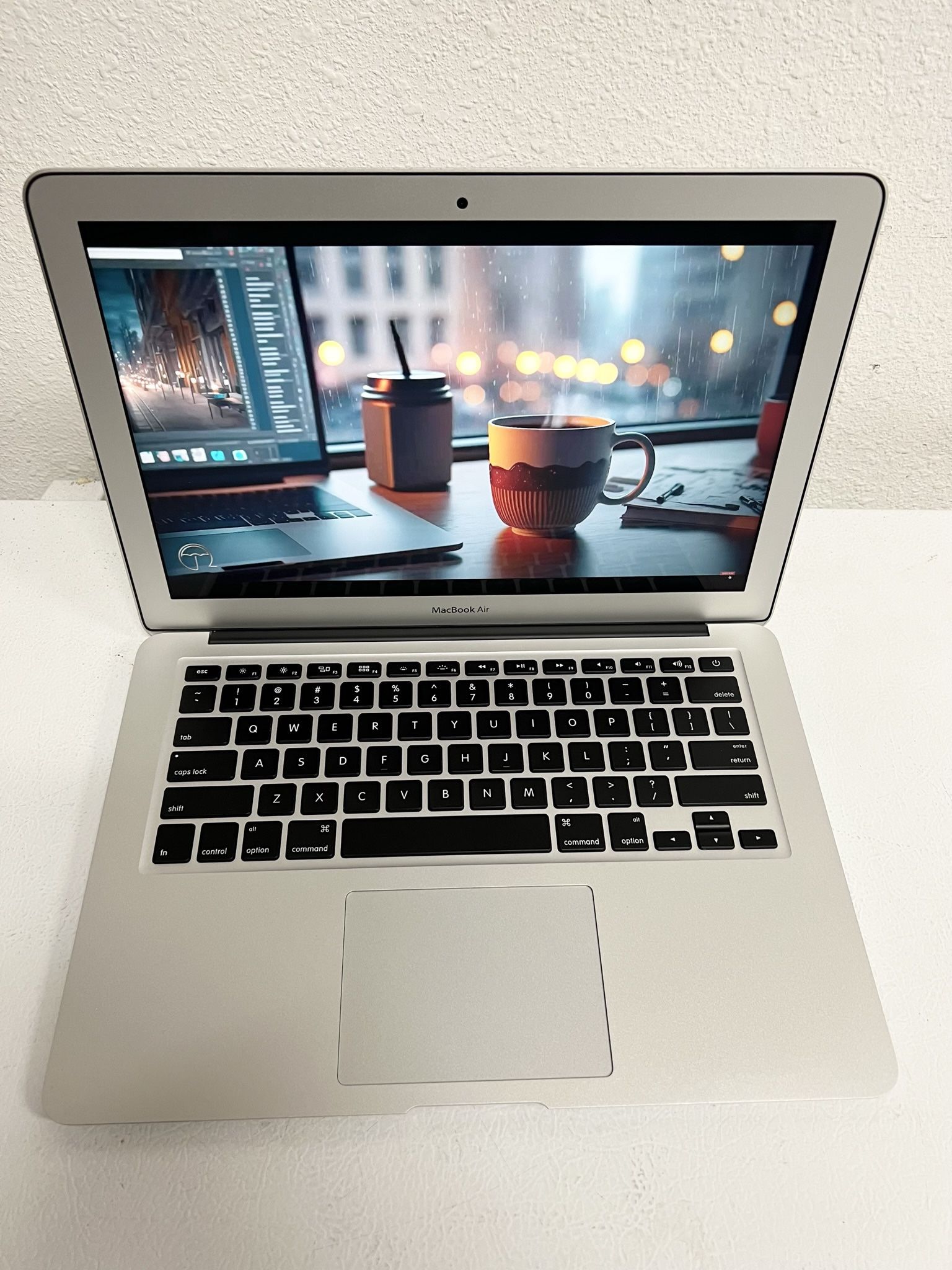 Apple 2017 MacBook Air 💻 13- Inch 2.2 GHz I7 8Gb/500 SSD Laptop 💻