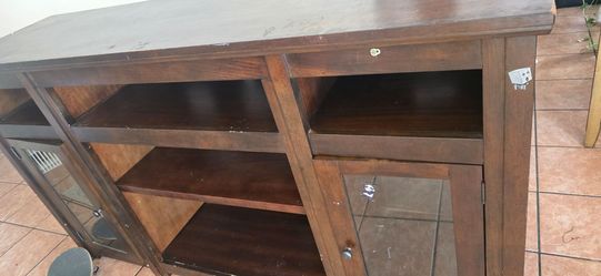Entertainment center