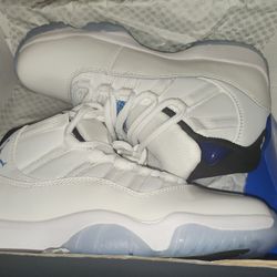 AIR JORDANS 11 RETRO 