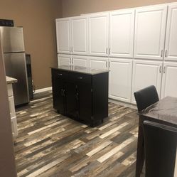 White kitchen cabinets